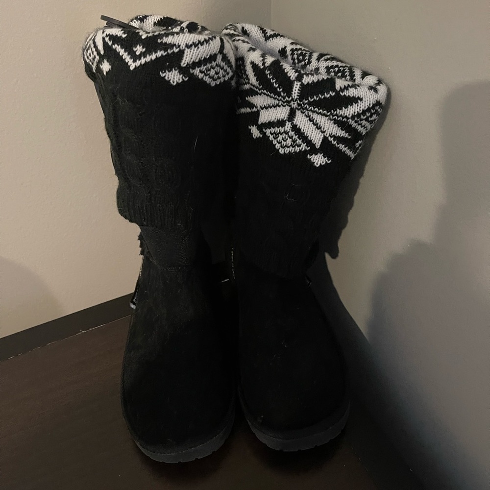 Ugg style boots